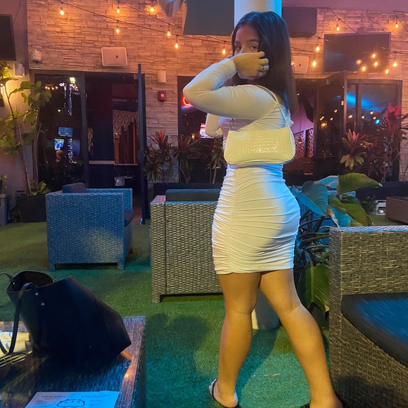 Meet your Posher, Yeni - Picture 1 of 1